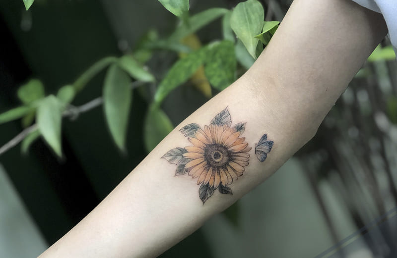 Xăm hoa trên cánh tay